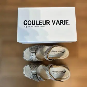 미사용 새상품 COULEUR VARIE 샌들