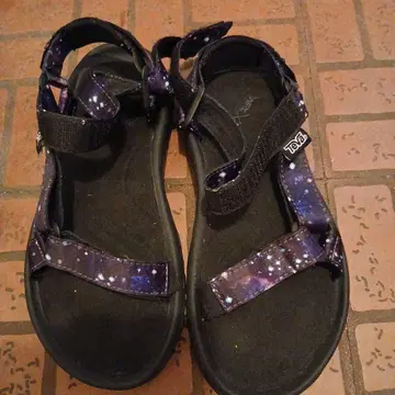 Teva 은하 패턴 스포츠 샌들 엑스걸