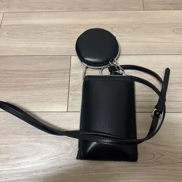 블랙 스마트폰 숄더백