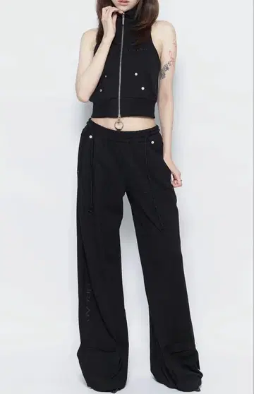 블랙 셋업 슬리브리스