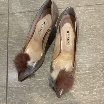 다이애나 골드 퍼 펌프스