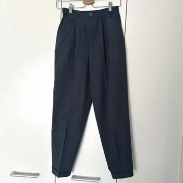 Penfield 센터 프레스 턱 팬츠 (차콜)