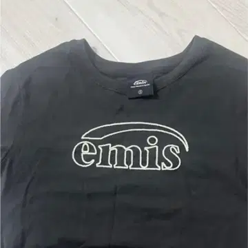 emis 블랙 티셔츠 S 사이즈