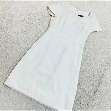 루스쿠 아이보리 반팔 무릎 기장 원피스