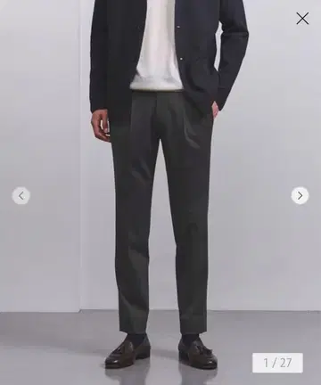 United Arrows 사이드 셔링 테이퍼드 1 플리츠 팬츠