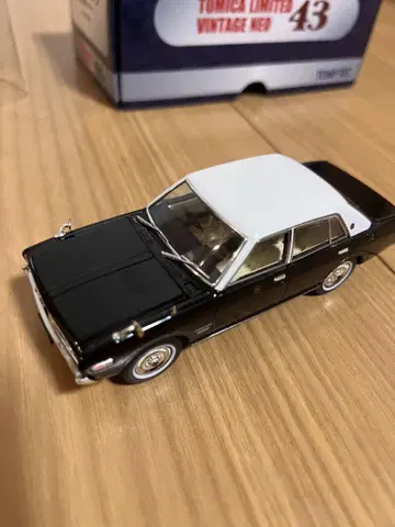 TOMICA LIMITED VINTAGE NEO 43 닛산 세드릭