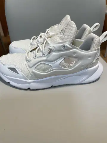 리복 23.5cm 화이트 메쉬 스니커즈