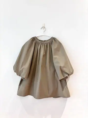PLST 플라스테 코튼 블렌드 벌룬 슬리브 블라우스