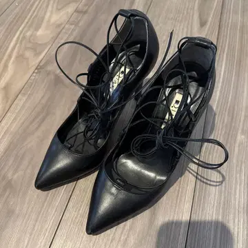 블랙 레이스업 하이힐 펌프스