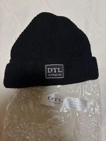 DTL 블랙 니트 모자