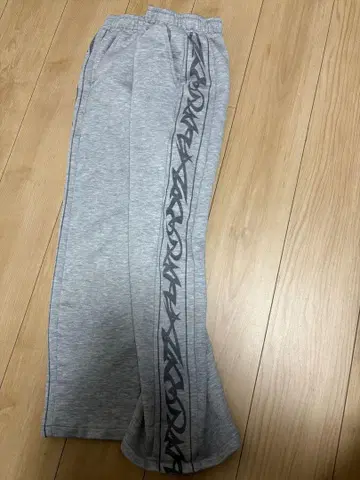 패턴이 있는 스웨트 팬츠