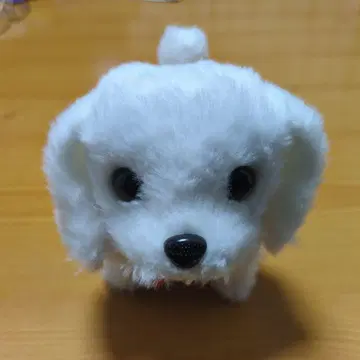 흰색 개 봉제 인형 빨간 리본 포함