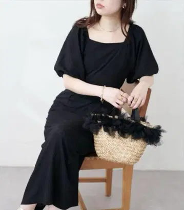natural couture 소매 볼륨 세미 타이트 원피스
