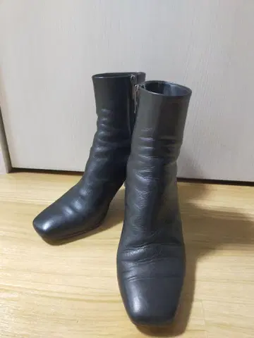 DIANA 다이애나 블랙 가죽 미디 힐 부츠 스퀘어토 23cm