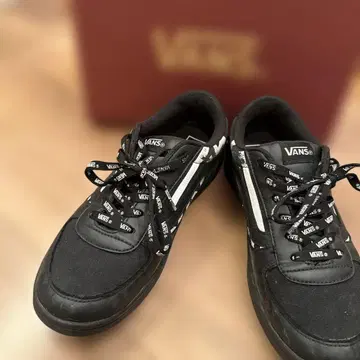 VANS 블랙 스니커즈