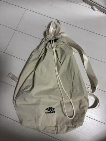 UMBRO 드로우 스트링 백 크림색