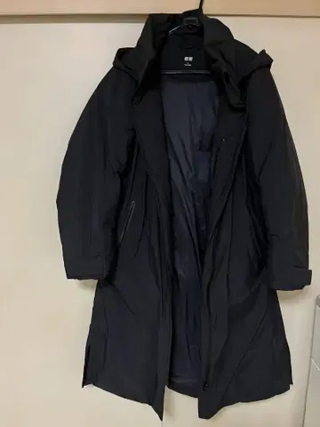 유니클로 울트라 웜 하이브리드 다운 롱 코트 L