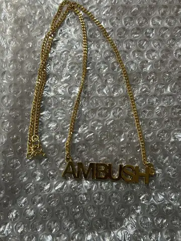 AMBUSH 로고 목걸이 골드