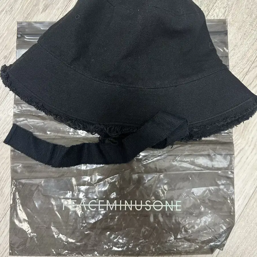 最終値下げ！！PEACEMINUSONE バケハ　クリップ PEACEMINUSONE（帽子）のフリマアイテム一覧