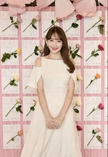 헤르립토 애들레이드 슬릿 슬리브 벨트 드레스