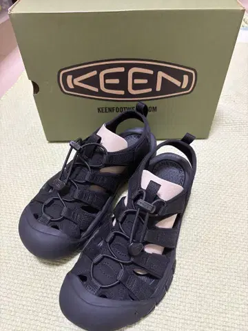 미사용 새상품 KEEN 뉴포트 H2 24cm US7 블랙