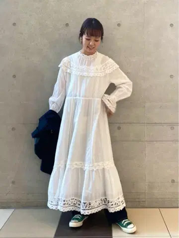 새상품 슬로브 이에나 레이스 옷깃 롱 원피스 화이트