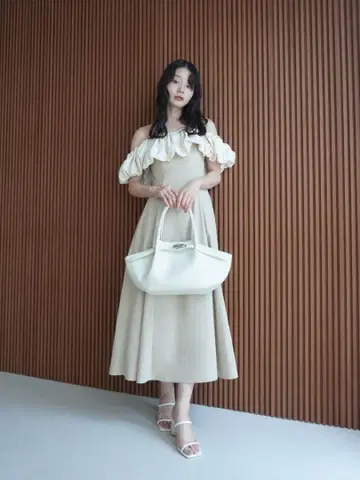[미사용 새상품] eimy 개더 프릴 오프숄더 원피스
