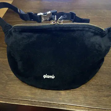 glamb 블랙 바디백 벨벳