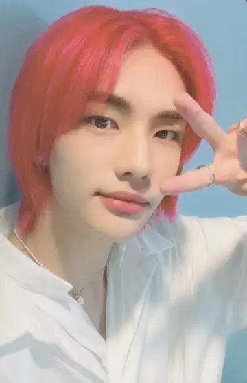 StrayKids WAVE11 현진 NACIFIC 콜라보 파랑 배경