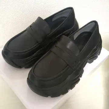 볼륨 스니커즈 밑창 코인 로퍼