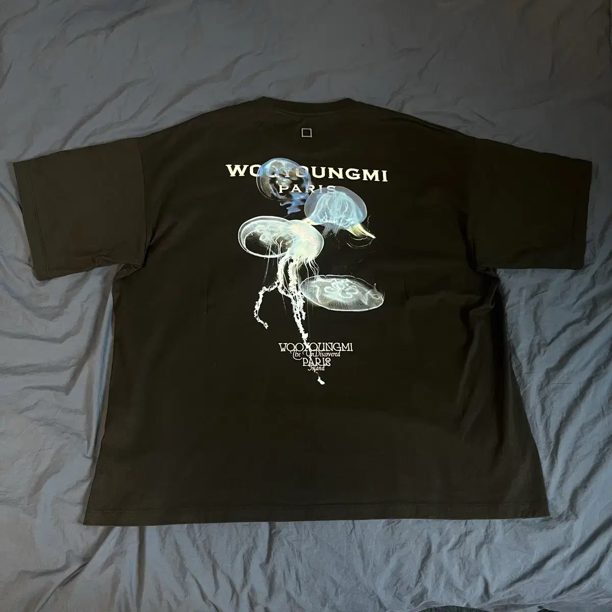 WOOYOUNGMI | 우영미 Wooyoungmi 24SS Jellyfish Back Logo T WOOYOUNGMI | 우영미 Wooyoungmi 24SS Jellyfish Back Logo T