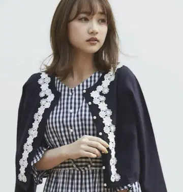 새상품! tocco closet 플라워 레이스 장식 펄 단추 가디건