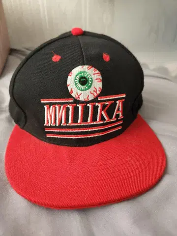MISHKA 스냅백 캡 블랙/빨간색