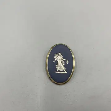 058 WEDGWOOD 네이비 여성상 브로치