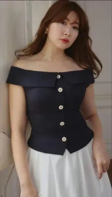Her lip to Ponte Off-Shoulder Top