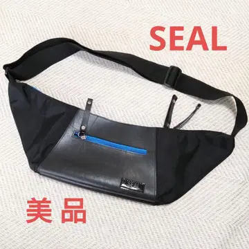 SEAL 바디백 블랙/블루