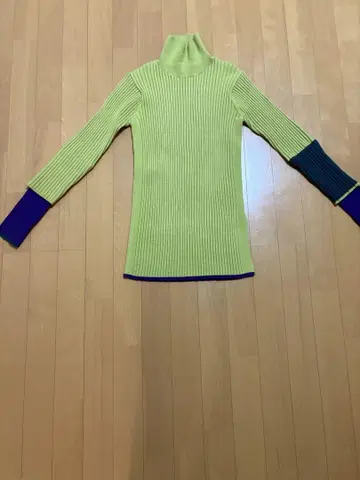 AULA AILA 리브 하이넥 스웨터