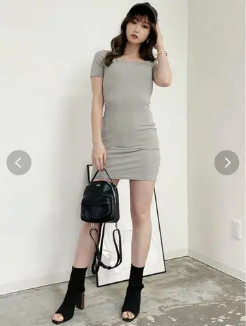 GYDA BACK 크로스 레이스업 타이트 원피스