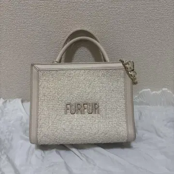 FURFUR 화이트 트위드 핸드백