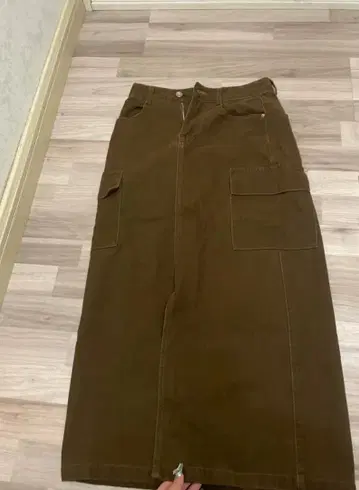 브라운 타이트 스커트 슬릿