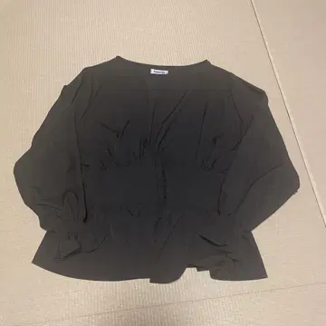 punyus 허리 셔링 블랙 블라우스 사이즈 4