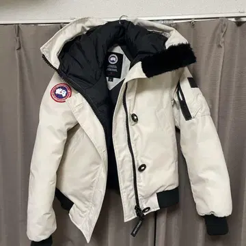 Canada Goose 화이트 다운 자켓