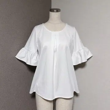 세실 맥비 프릴 슬리브 턱 티셔츠 화이트