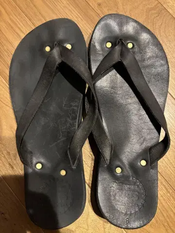 랏츠 가죽 샌들