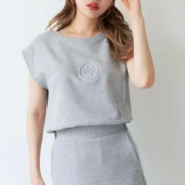 다리치 엠보싱 포인트 맨투맨 상의 그레이