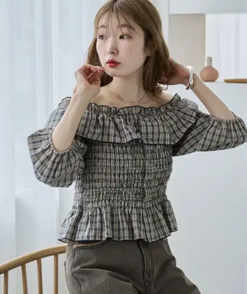 kastane 셔링 오프숄더 블라우스