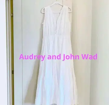Audrey and John Wad 슬리브리스 롱 원피스