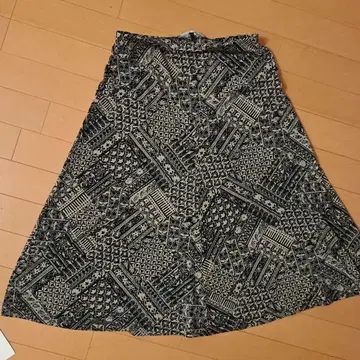 새상품급 LAURA ASHLEY 플레어 스커트 사이즈 7