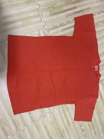 오렌지 티셔츠 포켓 부착