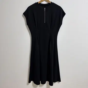 tiptop 지퍼가 달린 블랙 반팔 A 라인 원피스